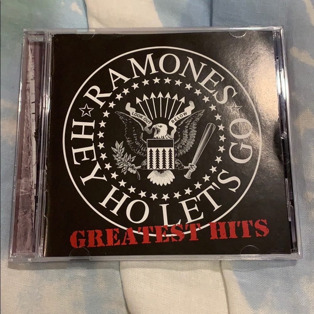 Ramones Greatest Hits CD - Picture 1 of 3